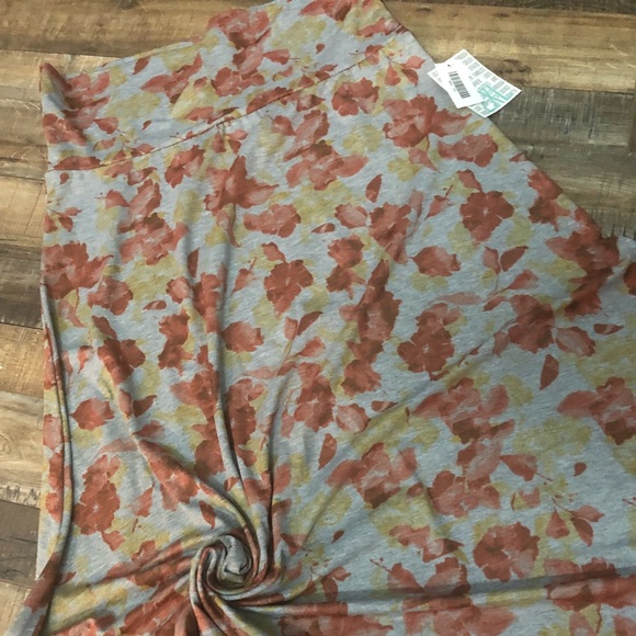 LuLaRoe 2X Maxi - Picture 2 of 3